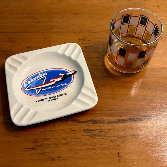 Ceramic Ashtray - Shuttle Columbia, Kennedy Space Center - Picture 3 of 9